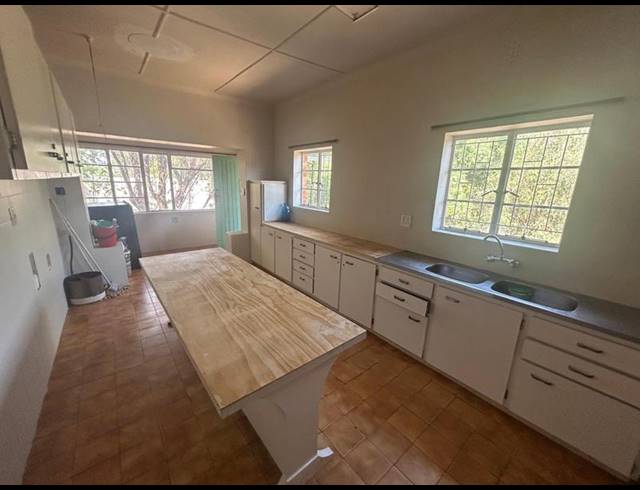 4 BEDROOM HOUSE FOR SALE IN BEZUIDENHOUT VALLEY